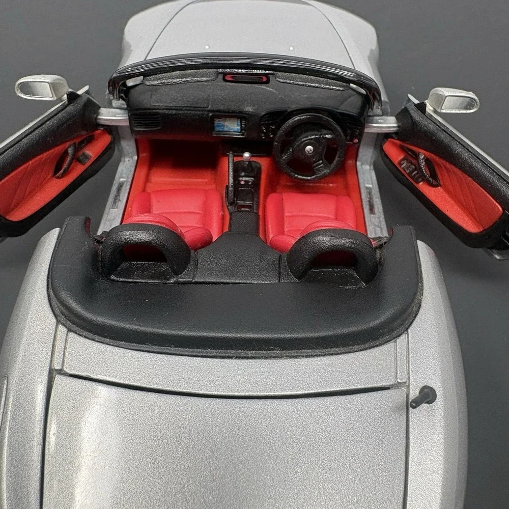 Honda S2000 RHD Right Hand Drive 1:18 Diecast Model Car Silver Opening Parts